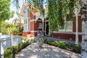 Stylish Contemporary Retreat St Kilda